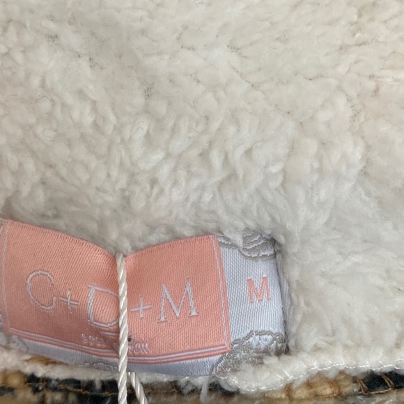 Brand new fleece pullove top size Medium - Picture 2 of 2